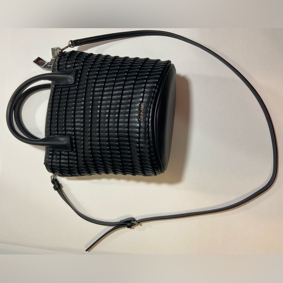 Calvin Klein Modern Essentials Organizational Bucket
High quality vegan leather. - Picture 5 of 10